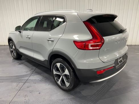 Used 2025 Volvo XC40 B5 Plus image 3