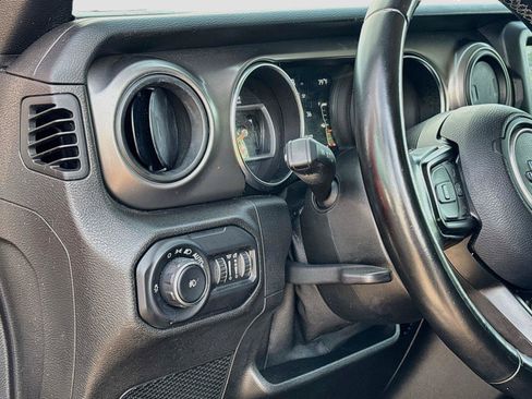 Used 2021 Jeep Wrangler Sport AWD/4WD image 10