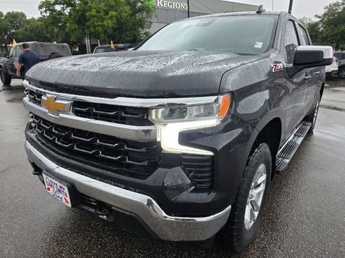 Used 2024 Chevrolet Silverado 1500 LT AWD/4WD image 4