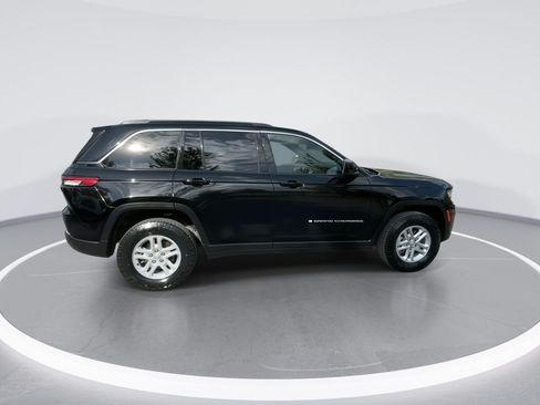 Used 2024 Jeep Grand Cherokee Laredo w/ Luxury Tech Group I AWD/4WD image 21