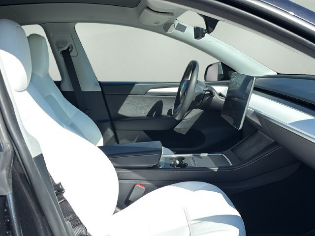 Used 2024 Tesla Model Y Long Range AWD/4WD image 11