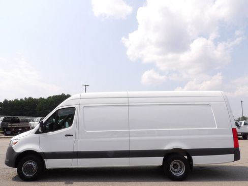 Used 2023 Mercedes-Benz Sprinter 3500 image 57