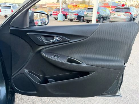 Used 2017 Chevrolet Malibu LT image 17