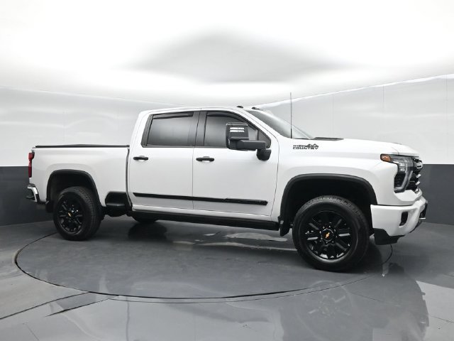 Used 2024 Chevrolet Silverado 3500 High Country w/ High Country Premium Package AWD/4WD image 6