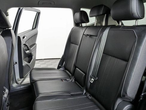 Certified 2023 Volkswagen Tiguan SE FWD image 17
