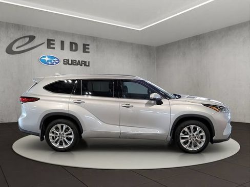 Used 2022 Toyota Highlander Limited AWD/4WD image 15