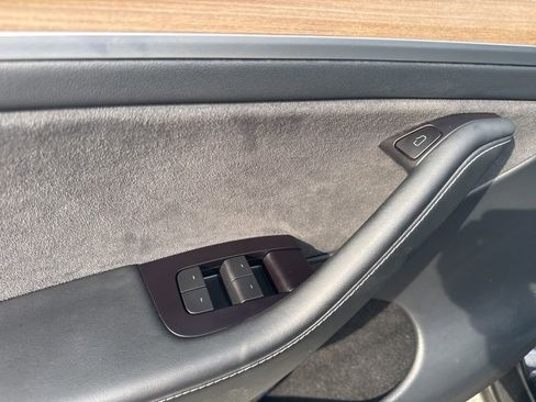 Used 2023 Tesla Model Y Long Range image 30