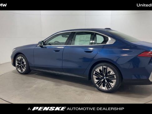 Used 2025 BMW 530i w/ Premium Package image 6