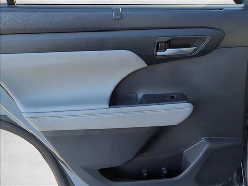Certified 2023 Toyota Highlander XLE image 20