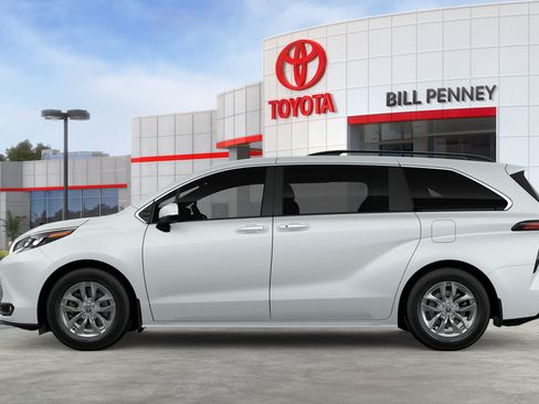 New 2026 Toyota Sienna XLE FWD image 4