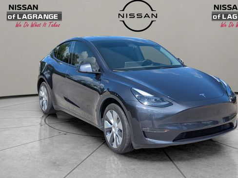 Used 2024 Tesla Model Y Long Range AWD/4WD image 3