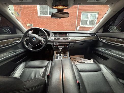Used 2014 BMW 750Li w/ Executive Package image 10