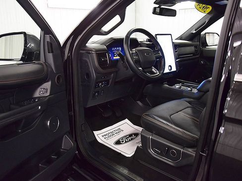 Used 2024 Ford Expedition Platinum AWD/4WD image 15