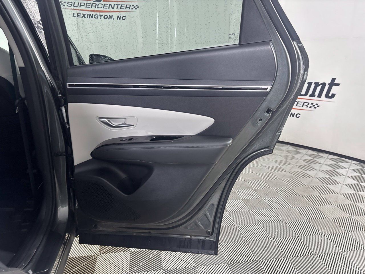 Used 2023 Hyundai Tucson Limited w/ Winter Package FWD image 29