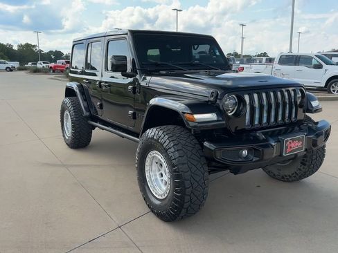 Used 2020 Jeep Wrangler Unlimited Sahara image 3