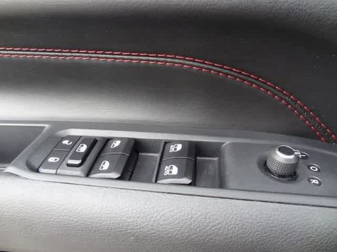 Used 2025 Jeep Compass Trailhawk AWD/4WD image 14
