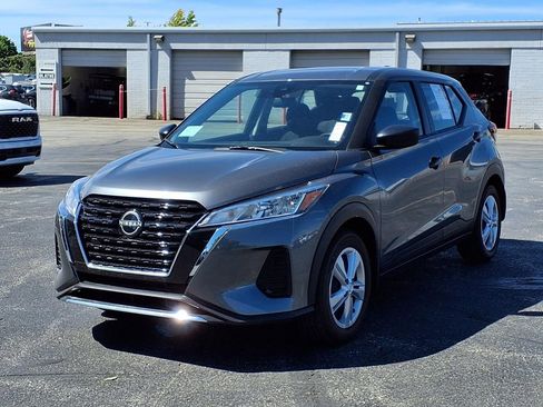 Used 2025 Nissan Kicks Play S FWD image 2