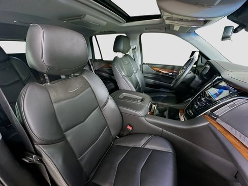 Used 2019 Cadillac Escalade Premium Luxury image 39