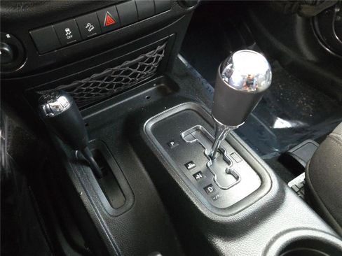 Certified 2018 Jeep Wrangler Sport image 25