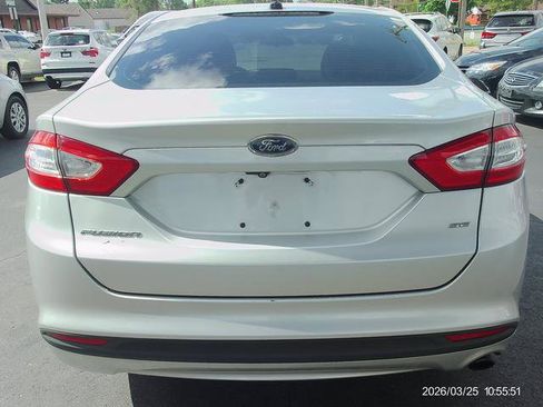Used 2015 Ford Fusion SE FWD image 4