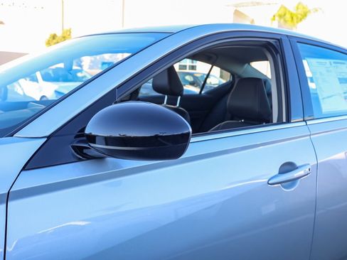 New 2025 Nissan Altima 2.5 SR image 12