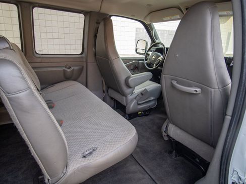 Used 2017 Chevrolet Express 3500 LT w/ LT Preferred Equipment Group image 32