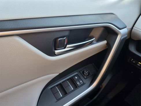 Used 2025 Toyota RAV4 XLE image 16