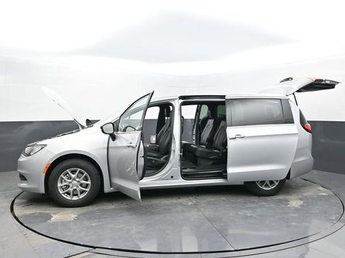 New 2026 Chrysler Voyager LX image 60