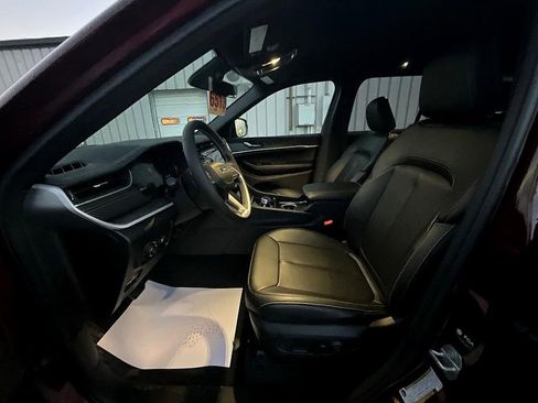 New 2025 Jeep Grand Cherokee Limited image 14