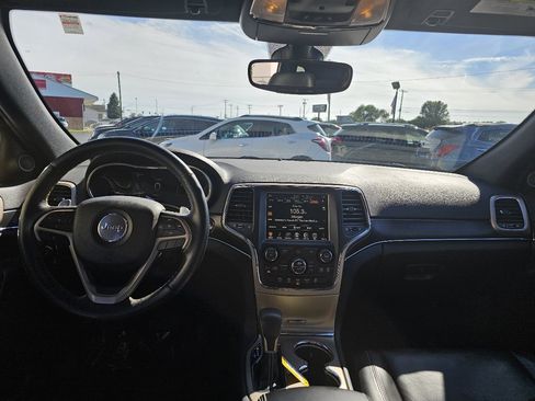 Used 2017 Jeep Grand Cherokee Limited image 3