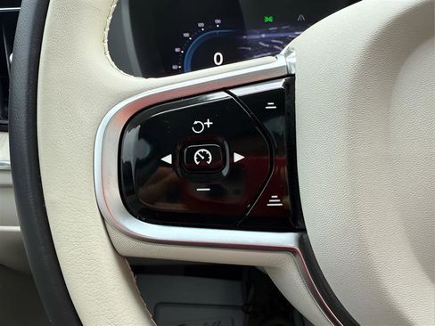 Used 2023 Volvo XC60 B5 Plus w/ Protection Package Premier image 18