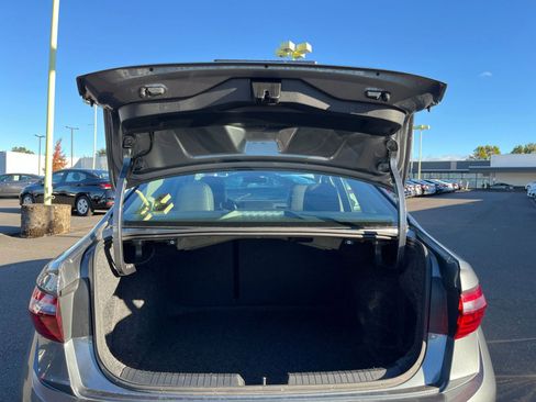 Used 2025 Volkswagen Jetta SE image 31