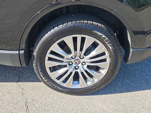 Used 2023 Toyota Venza XLE AWD/4WD image 29