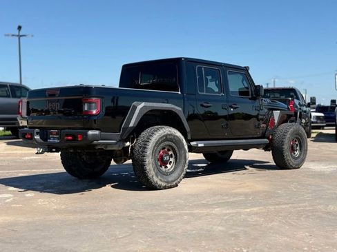 Used 2022 Jeep Gladiator Rubicon w/ Cold Weather Group AWD/4WD image 2