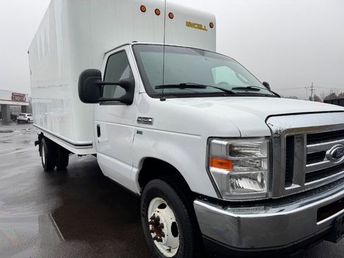 Used 2018 Ford E-450 and Econoline 450 Super Duty w/ Exterior Upgrade Package image 12