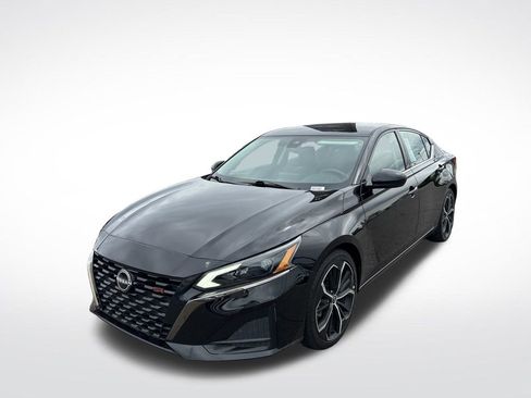 Used 2023 Nissan Altima 2.5 SR FWD image 1