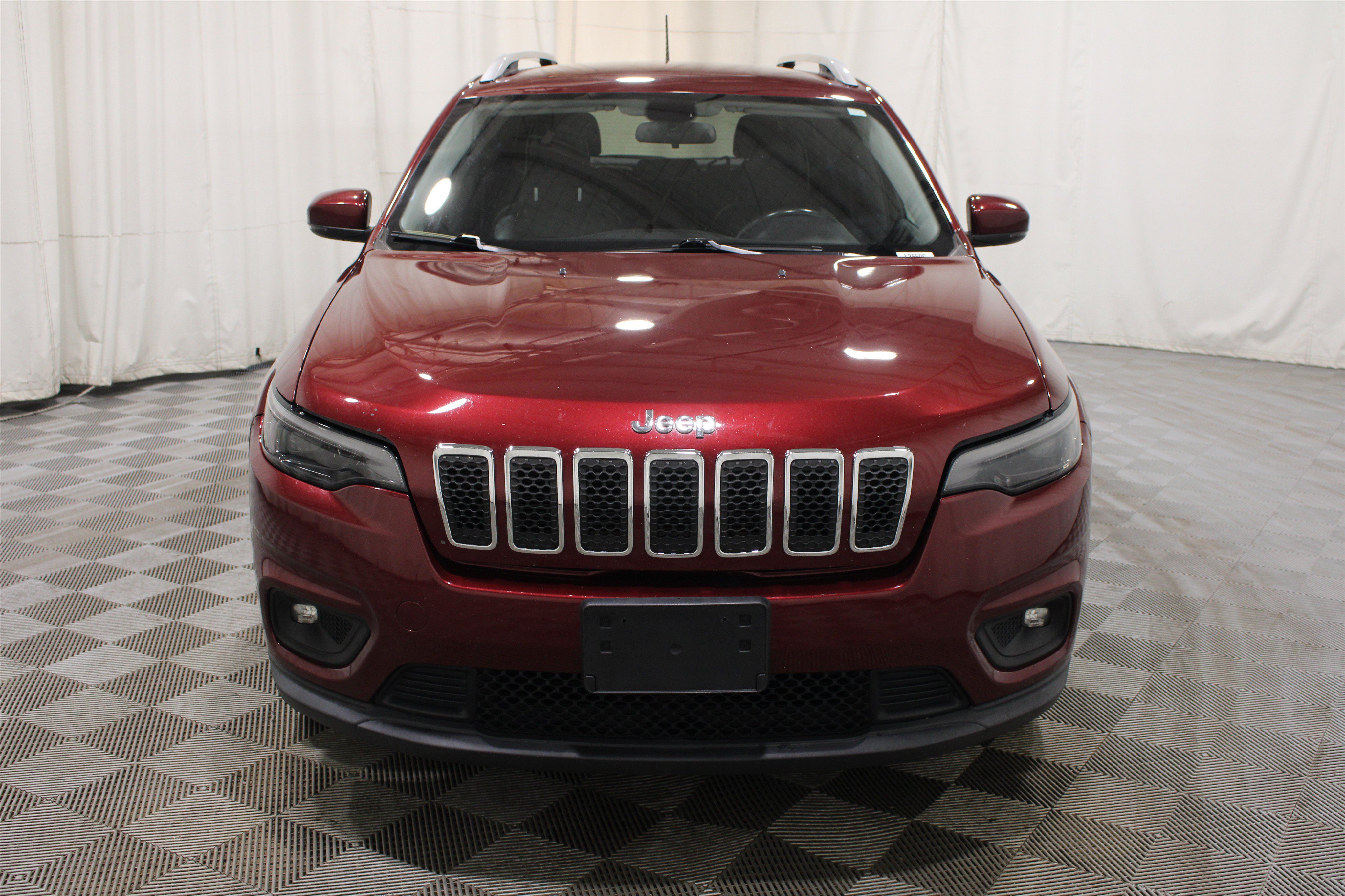 Used 2019 Jeep Cherokee Latitude Plus w/ Cold Weather Group FWD image 28