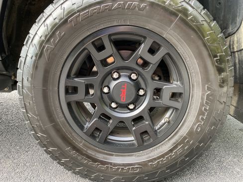 Used 2020 Toyota 4Runner TRD Off-Road Premium w/ Moonroof Package AWD/4WD image 13