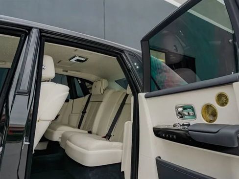 Used 2024 Rolls-Royce Phantom Sedan image 11
