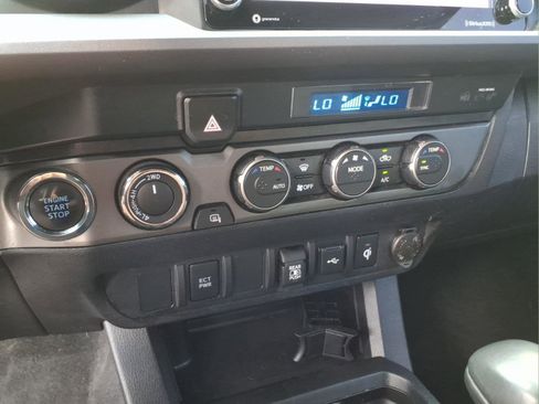 Used 2022 Toyota Tacoma TRD Off-Road AWD/4WD image 21