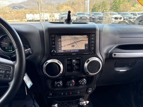Used 2012 Jeep Wrangler Unlimited Rubicon w/ Dual Top Group image 21