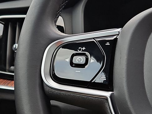 Used 2023 Volvo S60 B5 Plus w/ Climate Package image 22