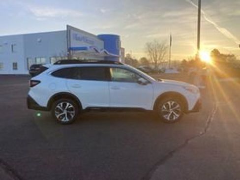 Used 2020 Subaru Outback Limited image 5