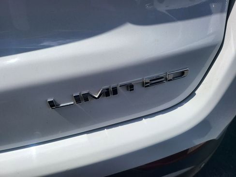 Used 2025 Jeep Compass Limited image 12