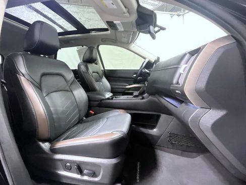 Used 2023 Nissan Pathfinder Platinum image 15