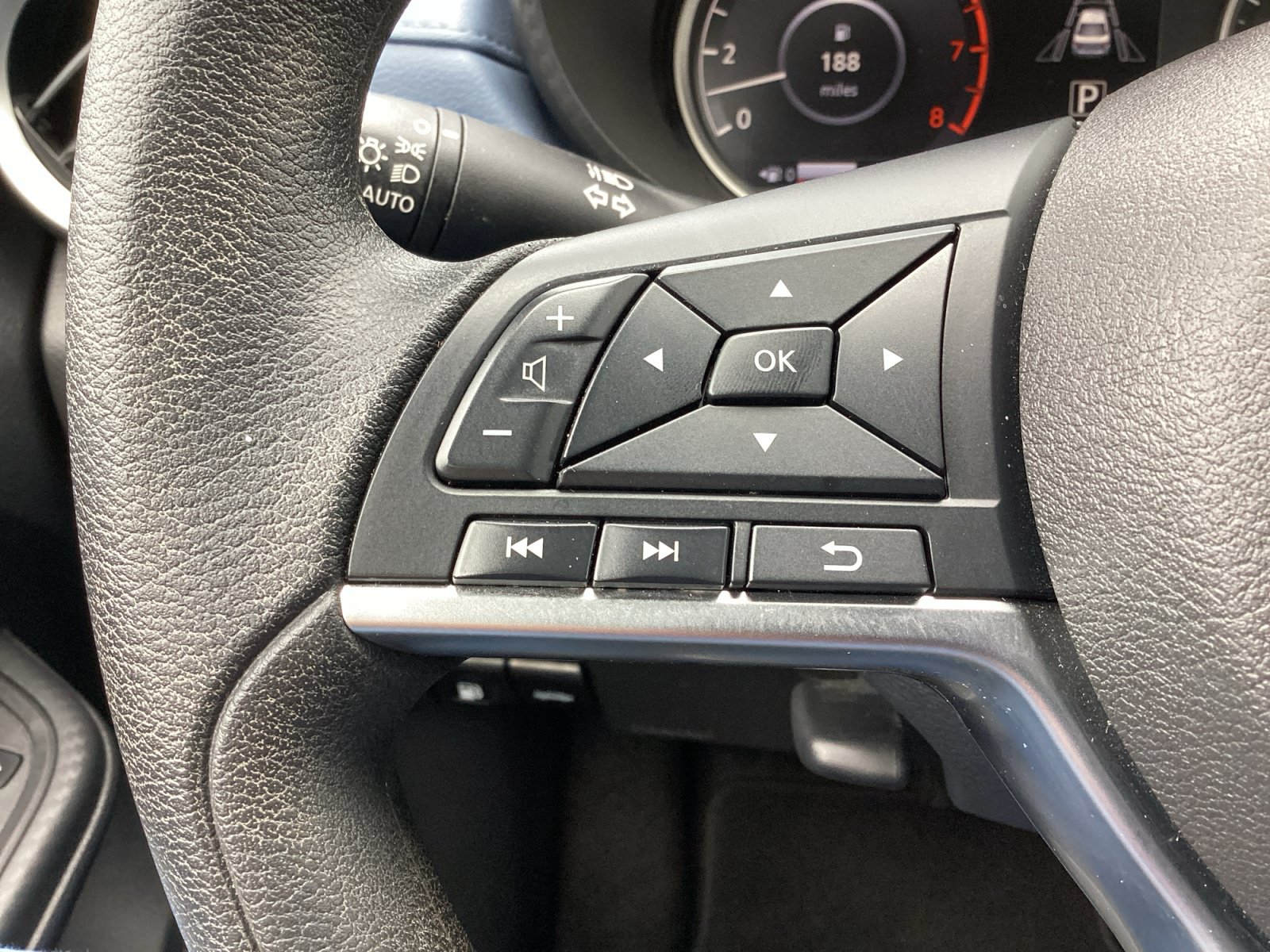 Used 2025 Nissan Versa SV FWD image 18
