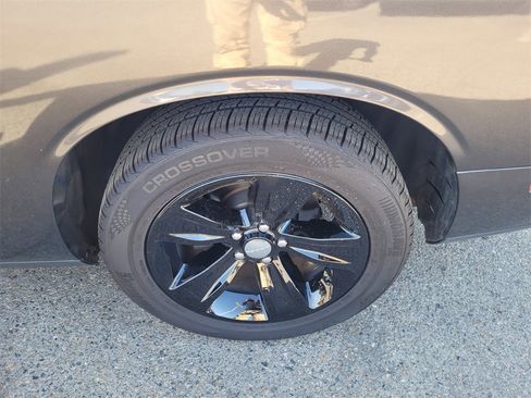 Used 2022 Dodge Challenger SXT image 22