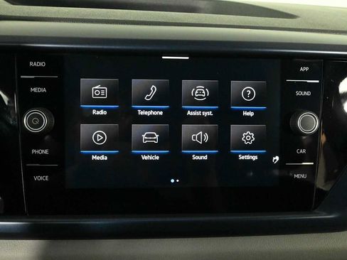 Certified 2022 Volkswagen Taos SE FWD image 25