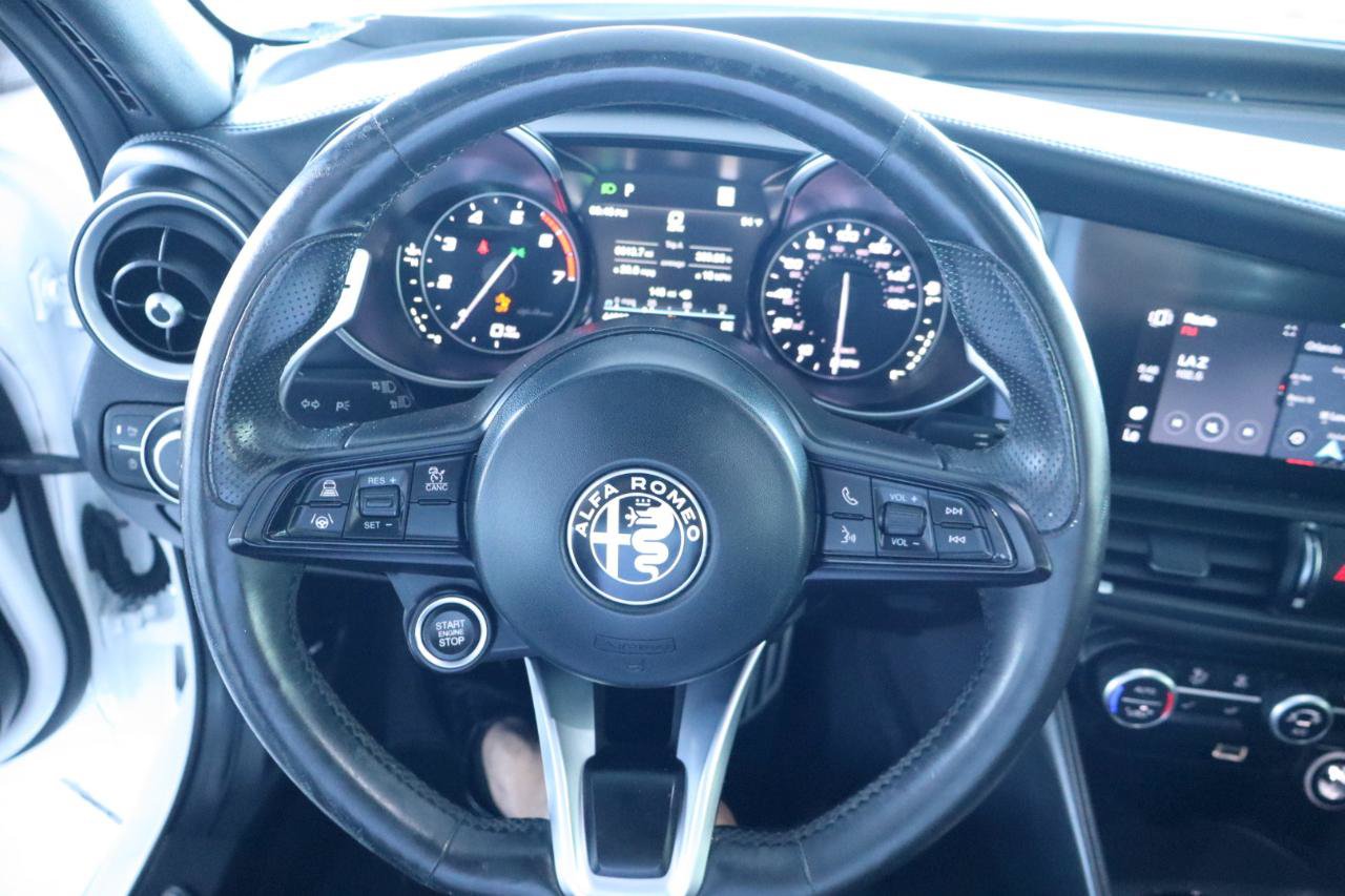 Used 2023 Alfa Romeo Giulia Veloce RWD image 19