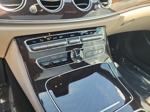 Used 2019 Mercedes-Benz E 300 image 18